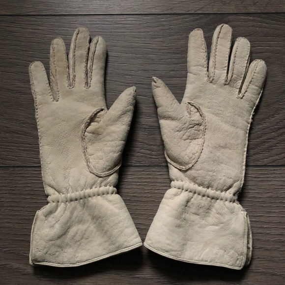 Vintage Chanel beige shearling gloves - Picture 5 of 6
